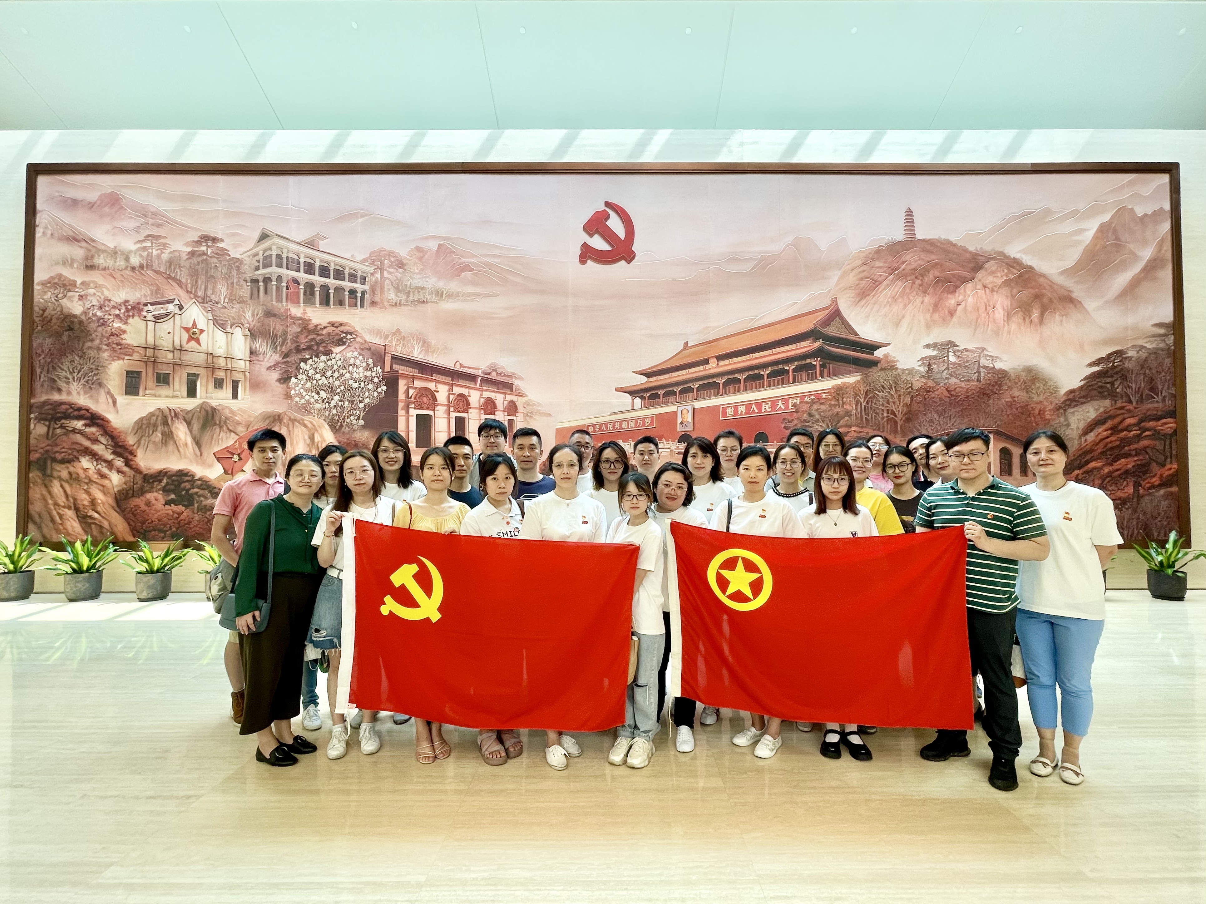 观中共一大，感初心使命